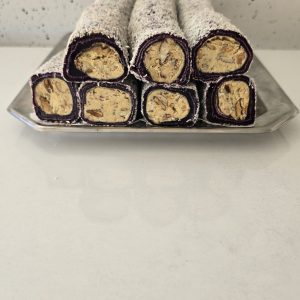 Turks fruit met braam, amandelpasta en kokos