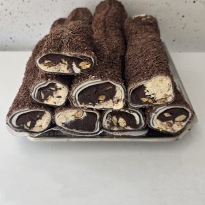 Turks fruit met chocoladestukjes, romige vulling en hazelnoten