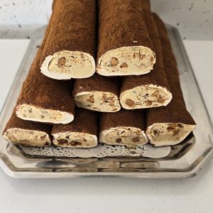 Turks fruit met koffie en amandelen